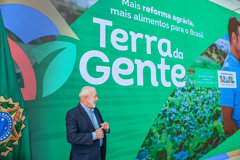 Governo lança programa &#8220;Terra da Gente&#8221; para beneficiar 295 mil famílias até 2026