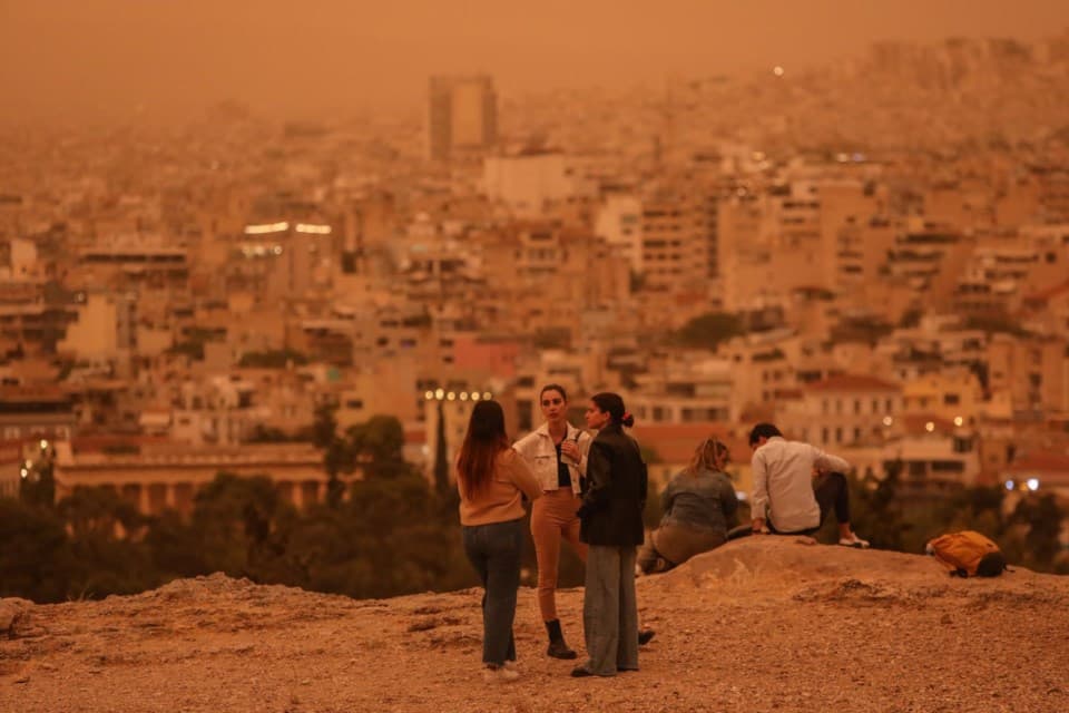 VÍDEOS: Nuvens de poeira invadem Grécia e Atenas