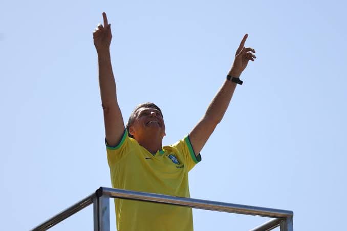Em discurso, Bolsonaro cita Manacapuru e BR-319 em manifestação a favor do estado democrático de direito