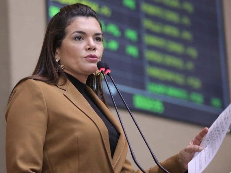 Alessandra Campelo rebate líder da oposição após aprovação de reajuste da data-base dos servidores