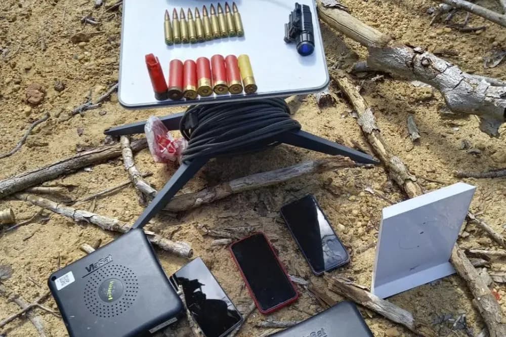 Combate ao garimpo em Terra Yanomami apreende materiais e antenas