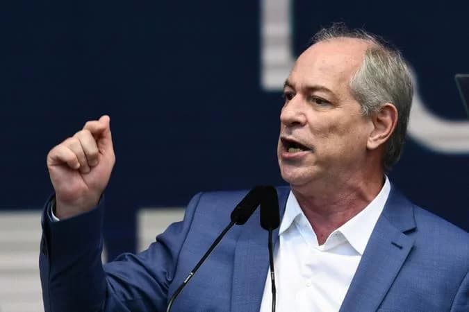 Ciro Gomes chama senadora petista de &#8220;assessora de assuntos de cama&#8221;