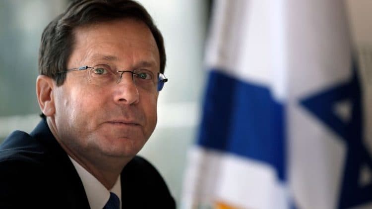 Presidente de Israel pede desculpas pelo ataque que matou 7 membros de ONG