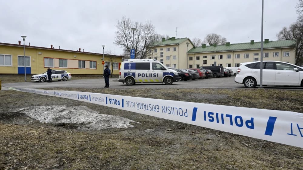 Tiroteio na Finlândia: Criança de 12 anos fere três em escola de Helsinque