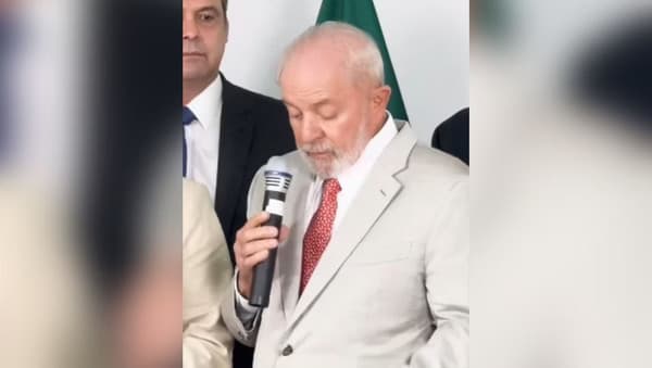 VÍDEO: &#8220;Gol tem que prestar contas&#8221;, diz Lula ao usar gravata em homenagem ao cão Joca