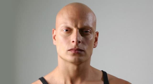 Ator de &#8220;Game of Thrones&#8221; pede indenização de R$ 200 milhões após ser preso por pedofilia