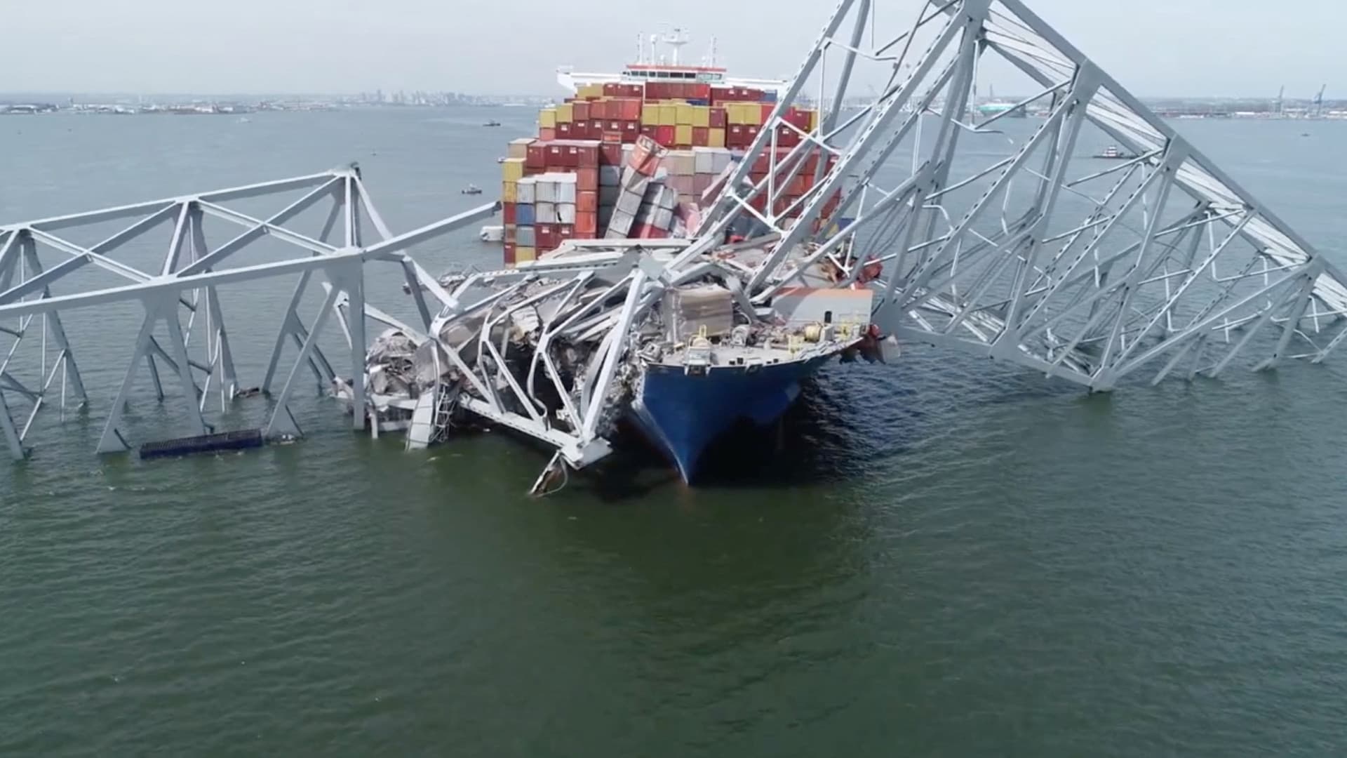 Terceiro corpo de vítima de queda de ponte nos Estados Unidos é encontrado