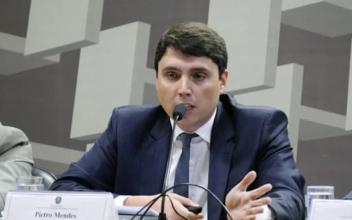 Justiça afasta presidente do Conselho de Administração da Petrobras