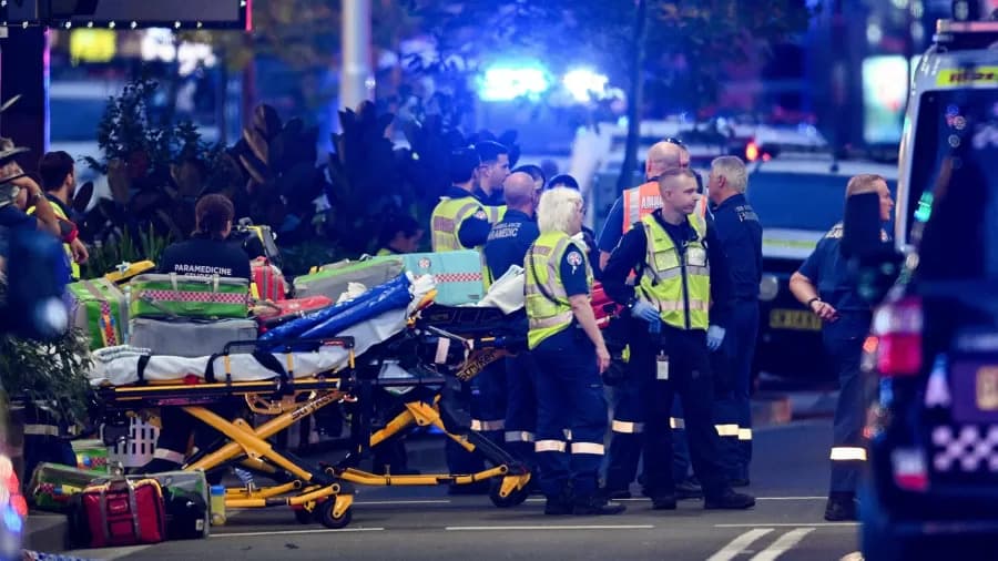 VÍDEO: Homem armado com faca ataca pessoas em shopping na Austrália