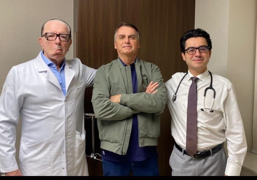 Após 12 dias internado, Jair Bolsonaro recebe alta