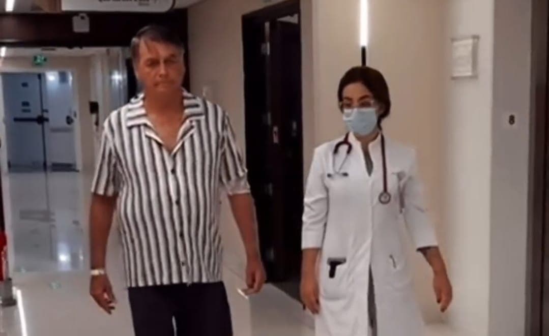 No hospital, Bolsonaro diz que está bem e manda recado: &#8220;Brevemente voltaremos às atividades&#8221;