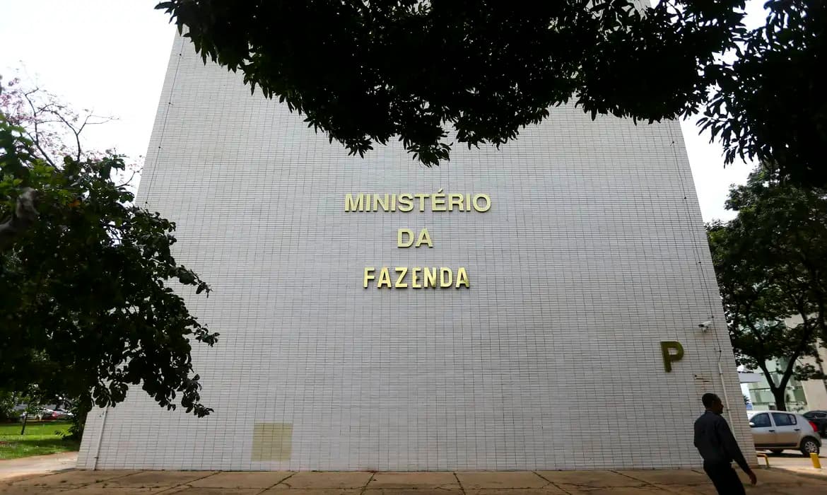 Governo Lula oficializará congelamento de R$ 15 bilhões no Orçamento nesta segunda (22)