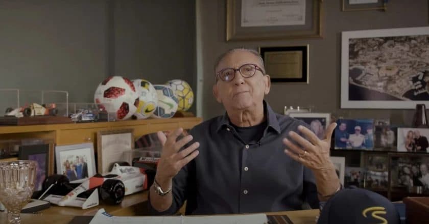 &#8220;Senna morreu no sofá da casa das pessoas&#8221;, diz Galvão Bueno sobre corrida fatal do piloto brasileiro