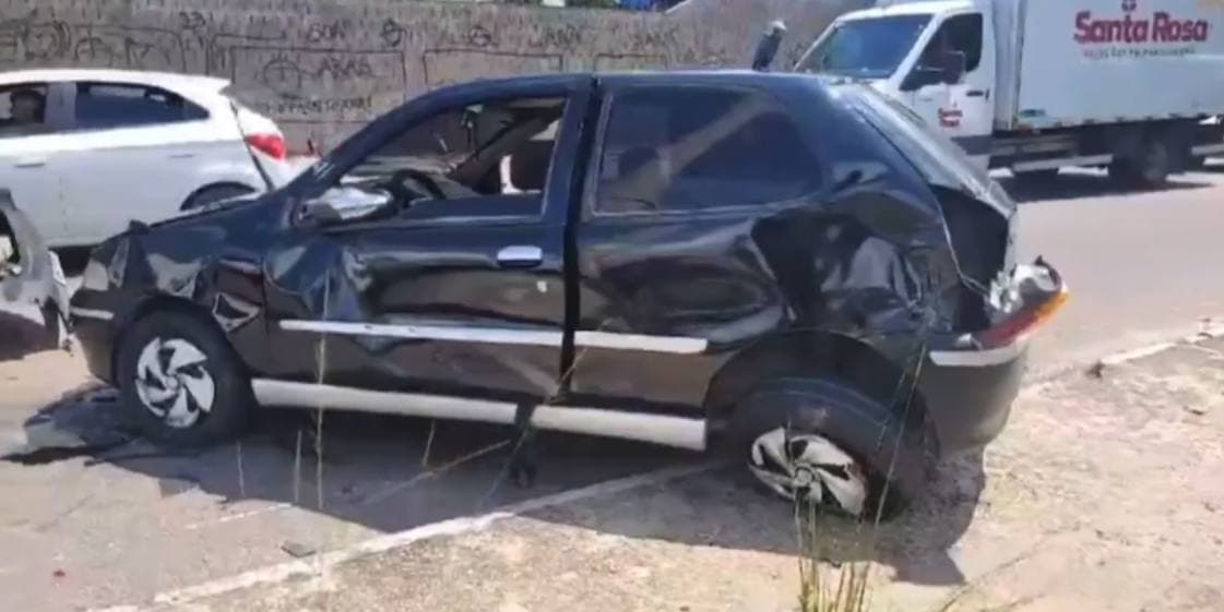 VÍDEO: Idoso passa mal ao volante e causa acidente na Av. Autaz Mirim, em Manaus