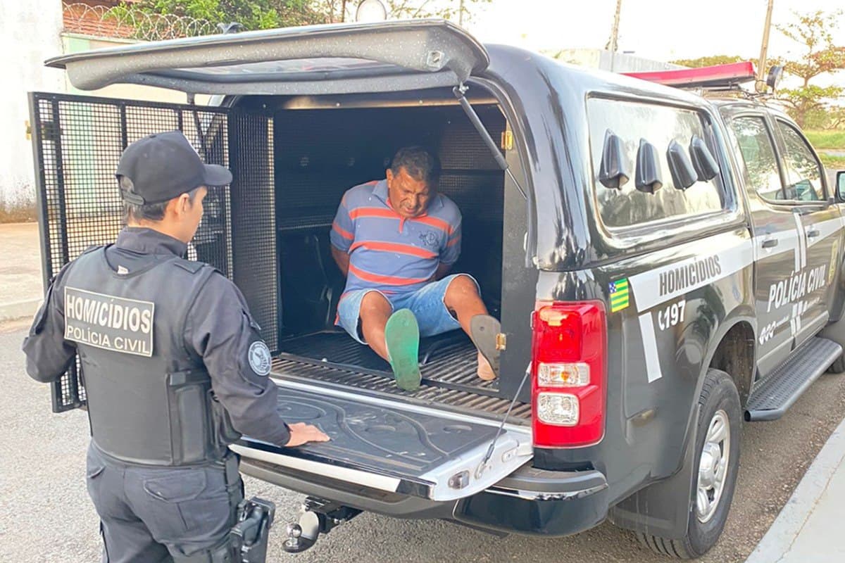 Homem que atraiu jovem deficiente com rosa e a matou afogada é preso, em GO