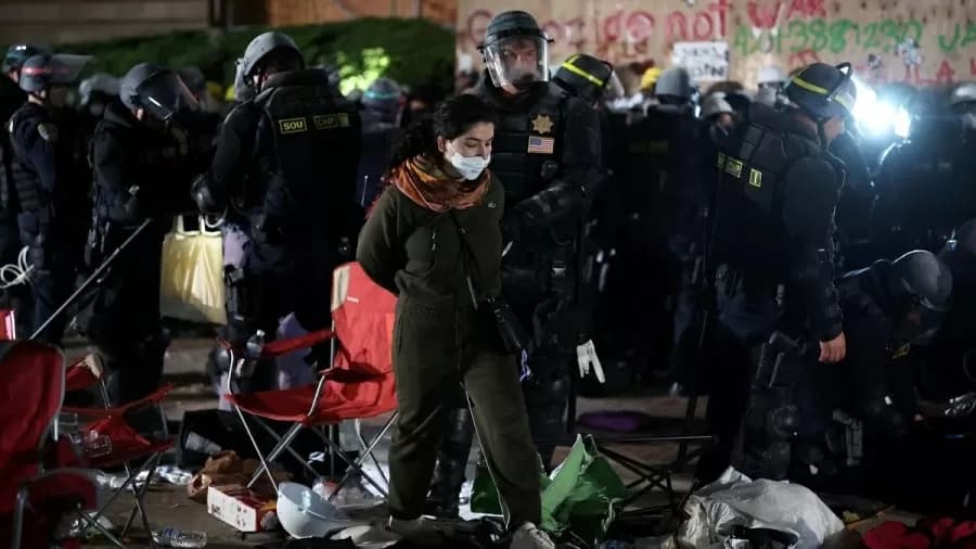 Polícia prende pessoas e desfaz acampamento pró-Palestina em universidade dos EUA