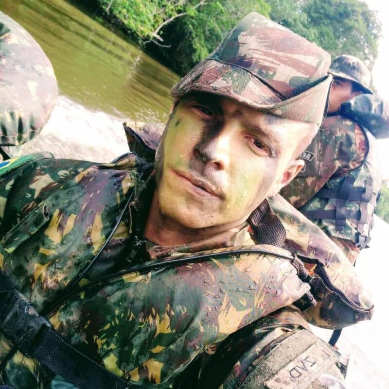 MARIA DA PENHA x AMOR: Mulher mantida refém tinha medida protetiva contra militar do Exército morto em tiroteio em Manaus