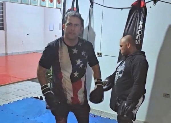 VÍDEO: Após briga em sessão, deputado desafia Janones para luta no ringue: &#8220;Deitar na porrada&#8221;
