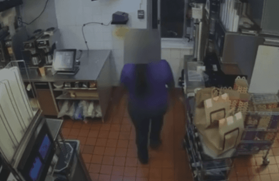 VÍDEO: Funcionária do McDonald&#8217;s atira em clientes durante briga no drive-thru, nos Estados Unidos