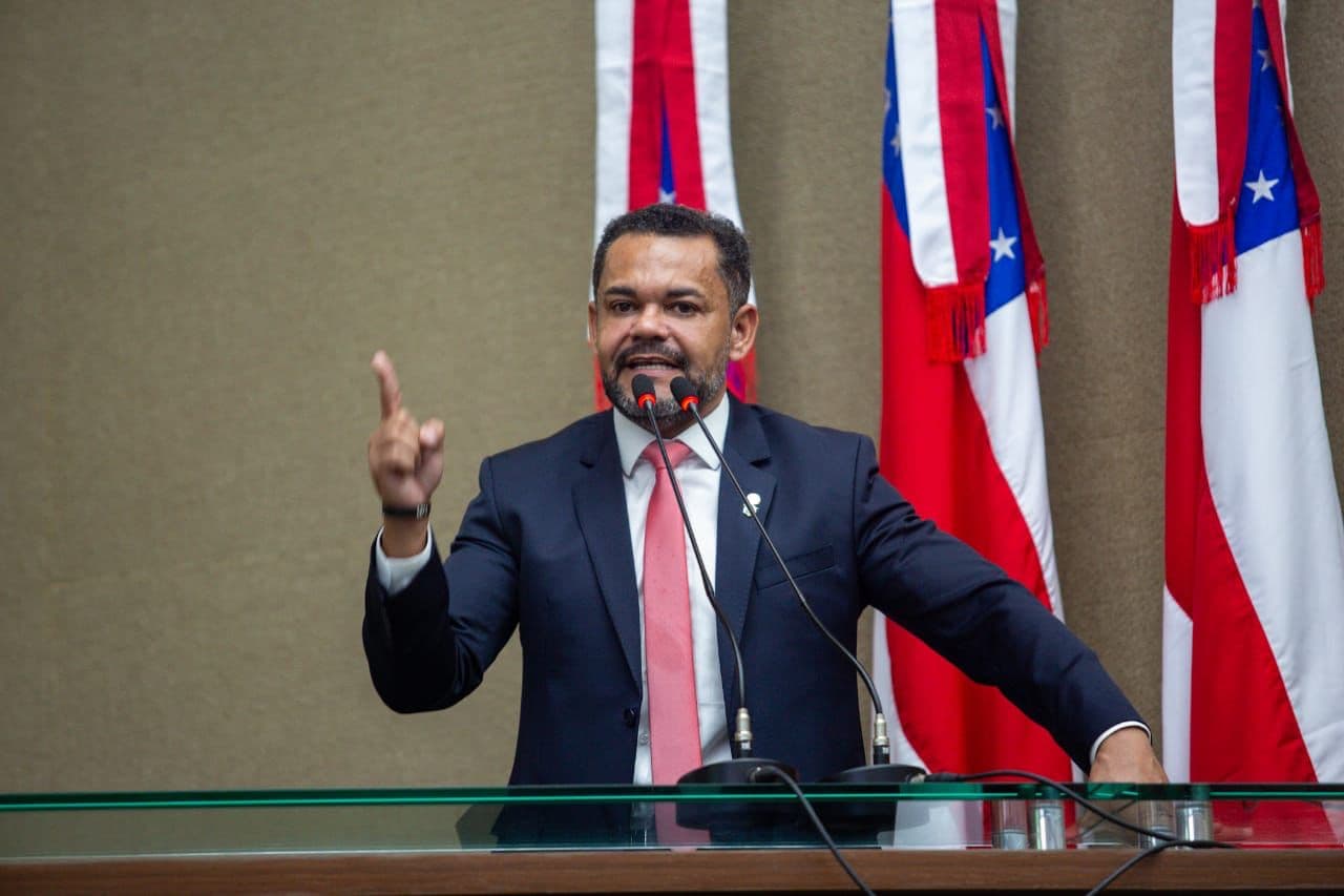 &#8220;Se formos colocar em cheque, quem investe na cidade de Manaus é o governo&#8221;, diz Rozenha