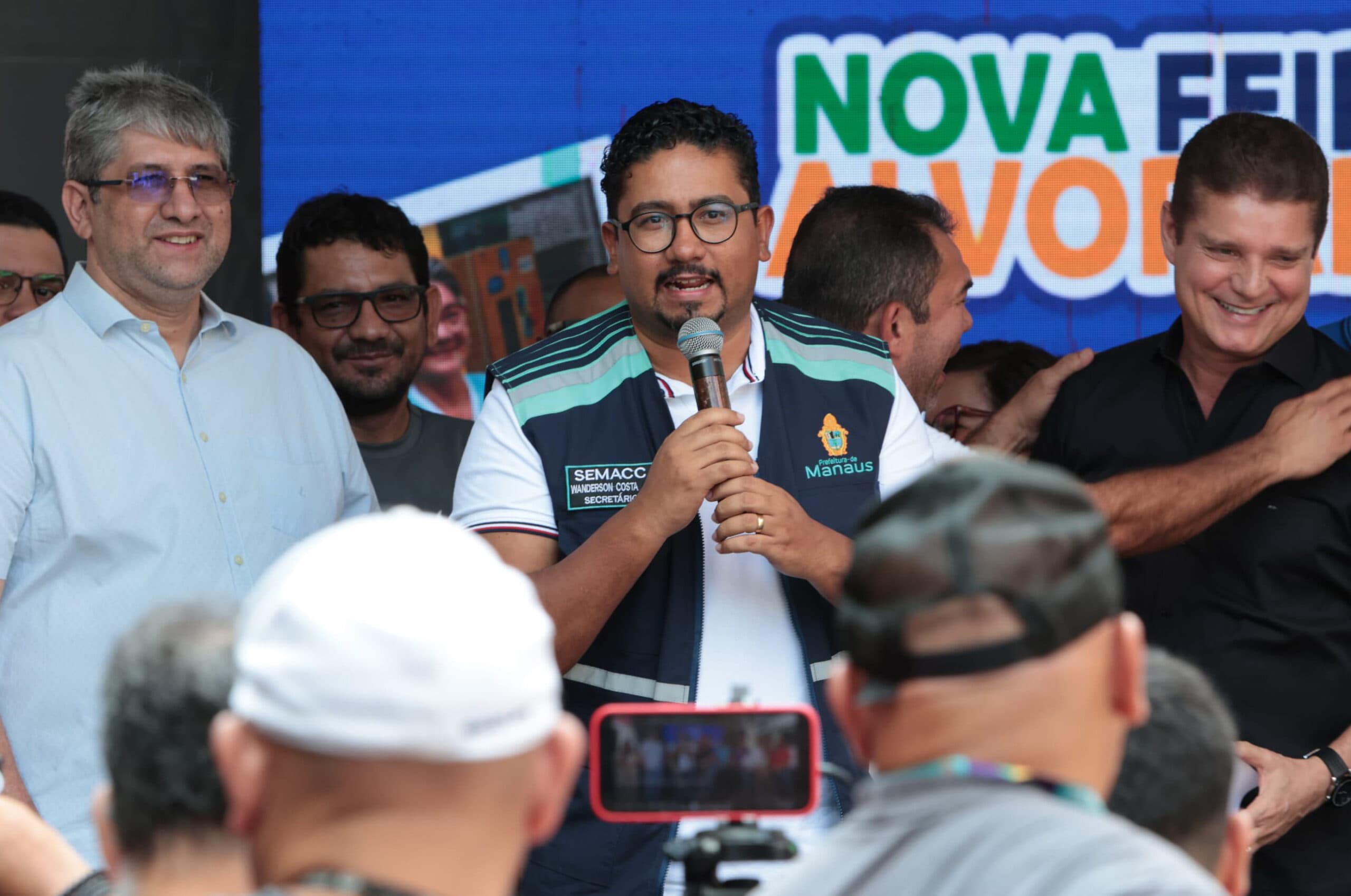 “Querem difamar o feirante, usando-o como massa de manobra&#8221;, diz secretário da Semacc, Wanderson Costa, sobre críticas a reformas de feiras em Manaus