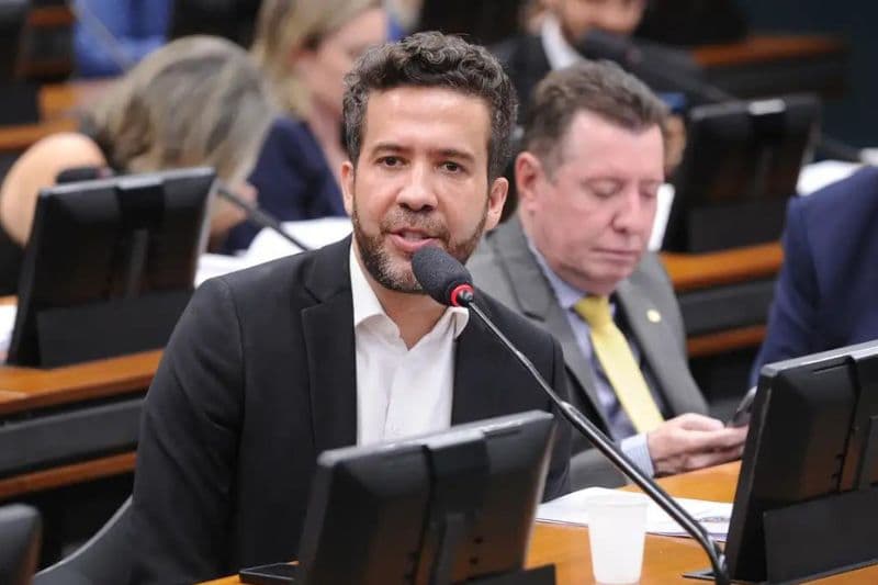 Polícia Federal indicia deputado André Janones em investigação de &#8220;rachadinha&#8221;