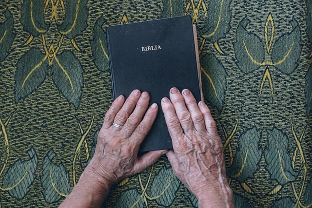Amazonas tem mais templos religiosos que hospitais e escolas, aponta IBGE