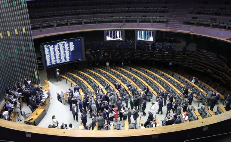 Aumento no número de deputados ou redistribuição de vagas entre estados será discutido na Câmara dos Deputados