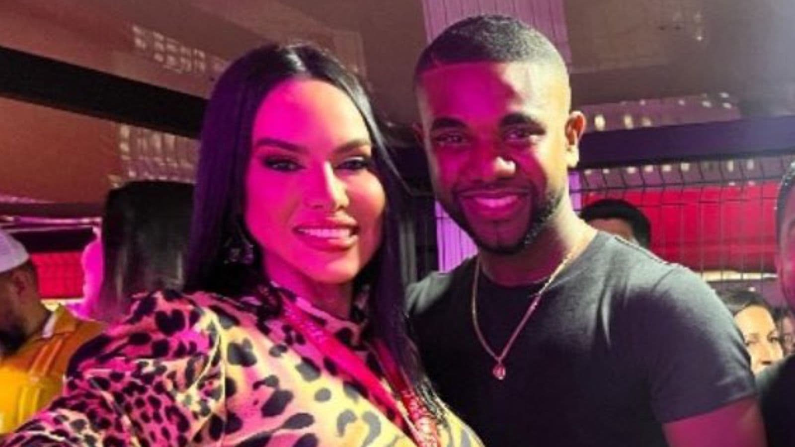 VÍDEO: Davi do BBB é flagrado em clima de romance com musa do Boi Garantido