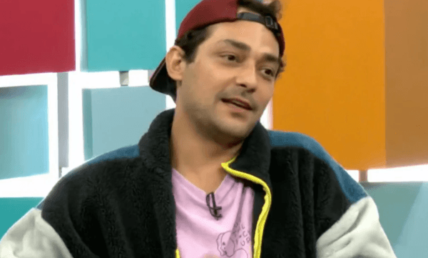 VÍDEO: Eduardo Sterblitch diz que fez sexo no banheiro de Luciano Huck: &#8216;esquisito&#8217;