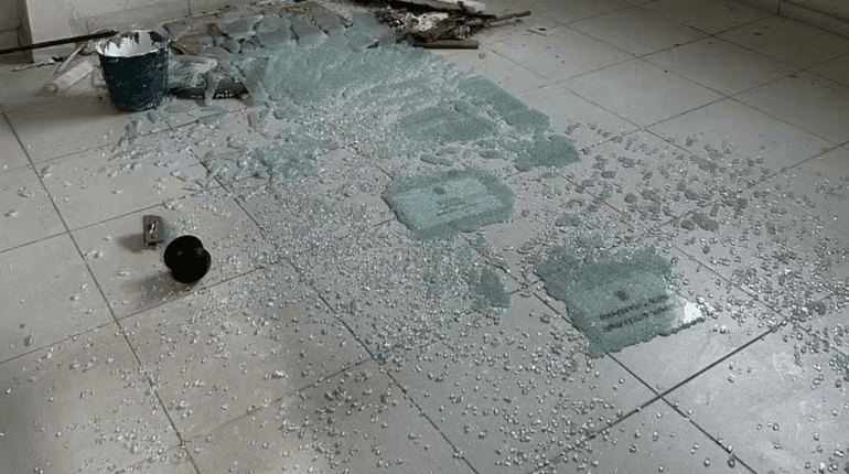 No ES, homem quebra porta de delegacia após se entregar à polícia e ter pedido de prisão negado