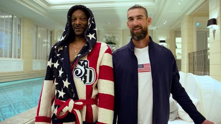 VÍDEO: Snoop Dogg recebe aula de natação de Michael Phelps e brinca: &#8220;Tenho grande potência pulmonar&#8221;