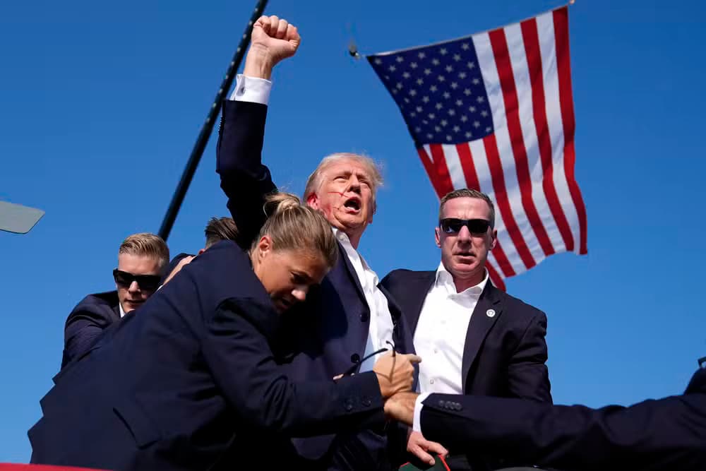 VÍDEO: Em conversa, Trump compara tiro de raspão na orelha com &#8220;maior mosquito do mundo&#8221;