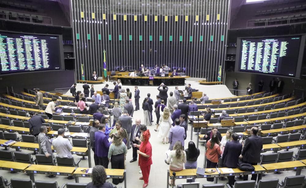 Câmara aprova PEC da Anistia que pode isentar partidos de multas de até R$ 23 bilhões