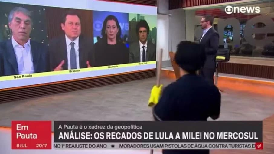 VÍDEO: Funcionária da limpeza &#8220;invade&#8221; programa ao vivo da Globo News e momento viraliza