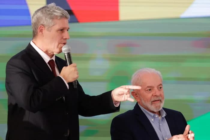 Ministro de Lula ironiza encontro de políticos de direita: &#8220;Cidade vai precisar de limpeza espiritual&#8221;