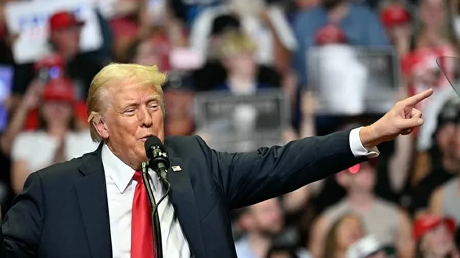 Justiça dos EUA adia sentença de Donald Trump para depois da eleição