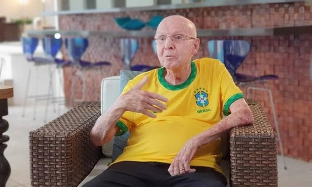 Cuidadora de Zagallo entra na justiça por &#8220;ambiente de trabalho humilhante&#8221;, e pede R$ 190 mil
