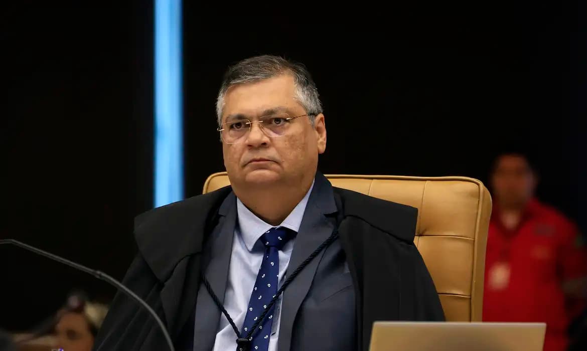STF inicia Julgamento sobre suspensão do X no Brasil; Dino acompanha Moraes em decisão