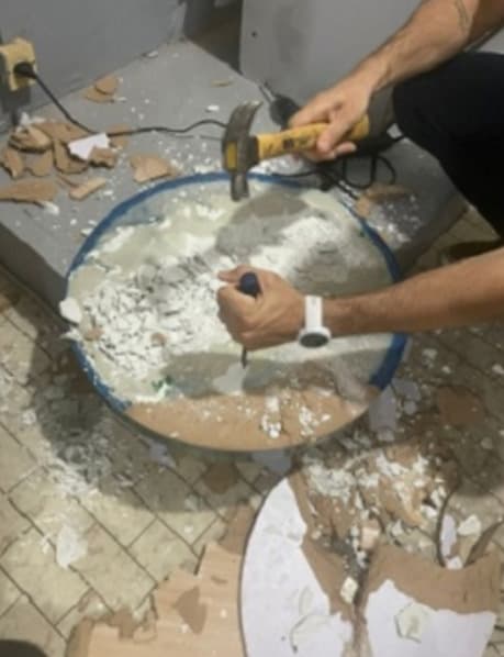No AM, colombiano é preso após esconder cocaína em esculturas de artesanato