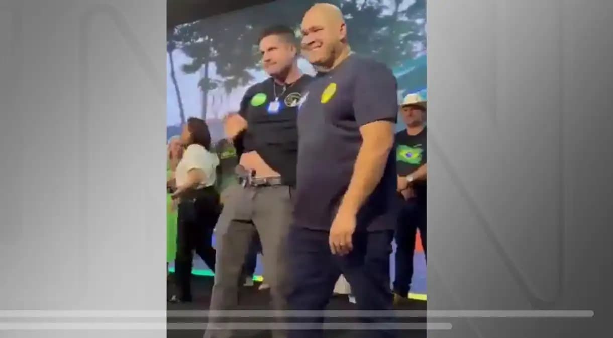 Pré-candidato a vereador exibe arma de fogo durante convenção do PL  em Cuiabá