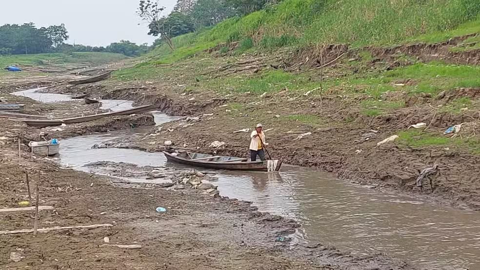 Rio Solimões baixa 16 cm em 24 horas e atinge menor nível já registrado