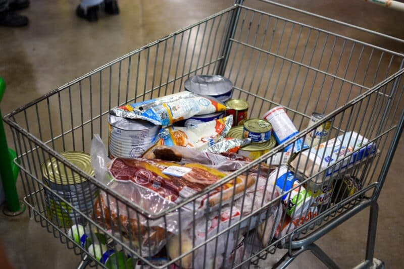 Procon-AM orienta consumidores sobre cuidados na hora das compras em supermercados; veja