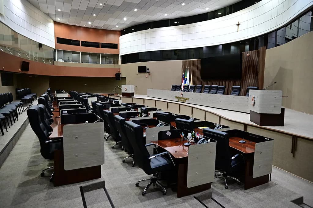Pouca renovação na Câmara: 70% dos vereadores de Manaus são reeleitos