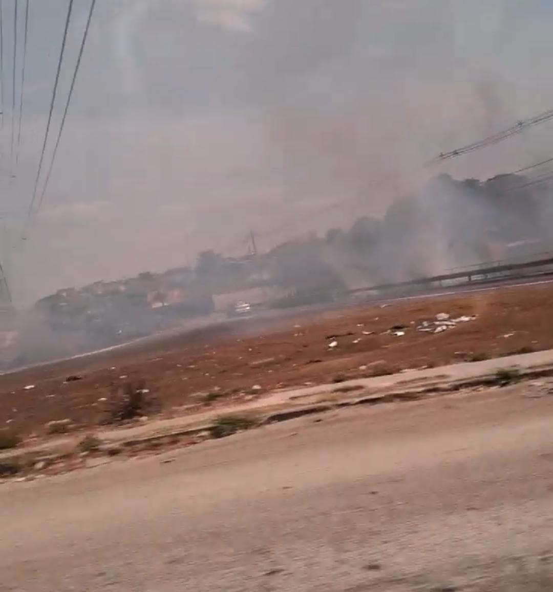 VÍDEO: Incêndio atinge área de mata na avenida das Flores 