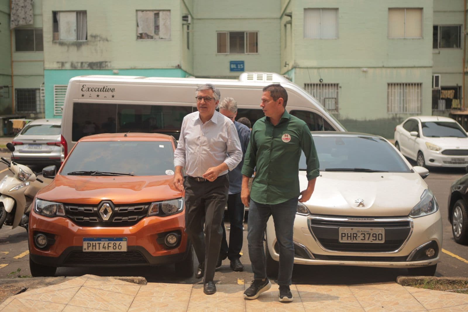 Marcelo Ramos e ministro Alexandre Padilha visitam conjunto habitacional em Manaus