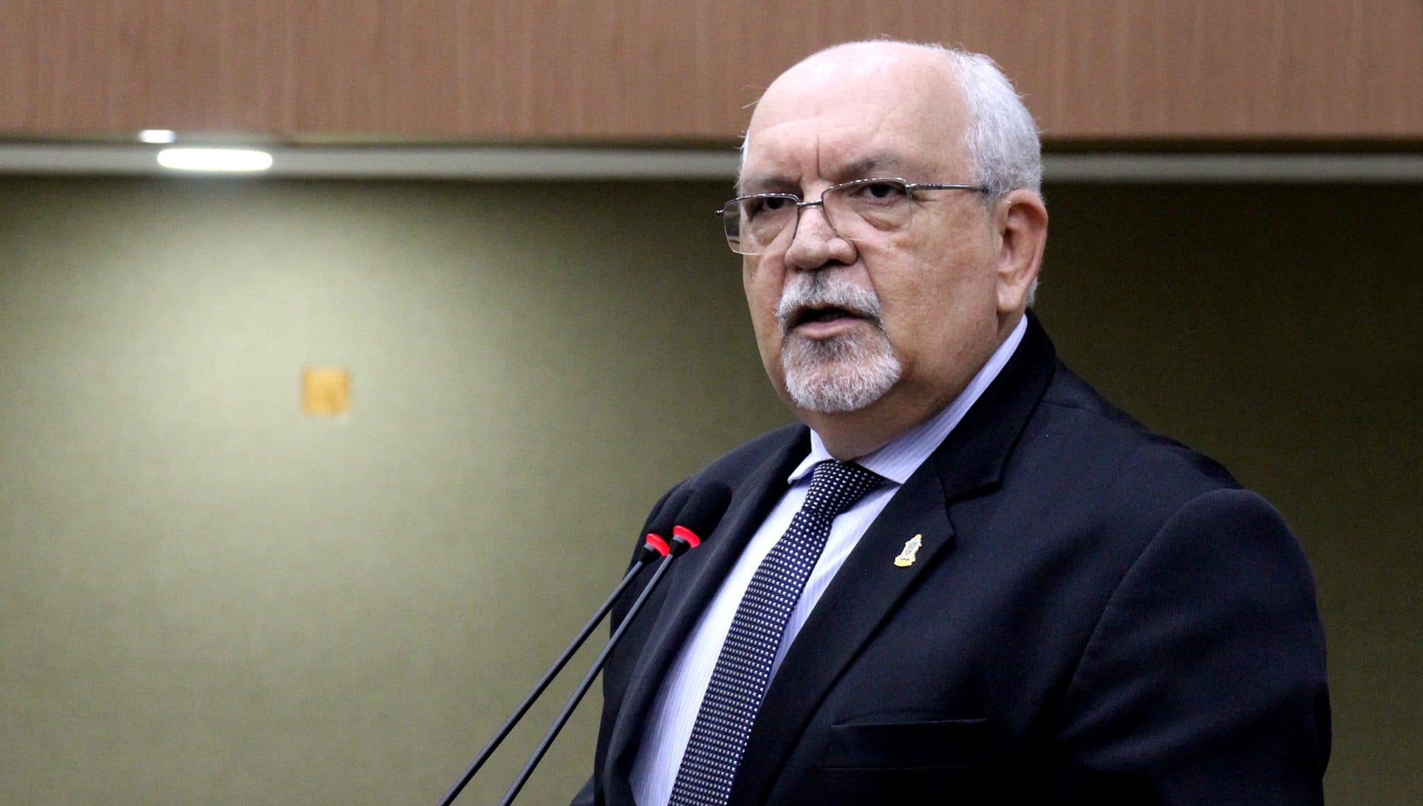 Vereador Wallace Oliveira desistiu de concorrer à presidência da CMM para se manter na base do prefeito