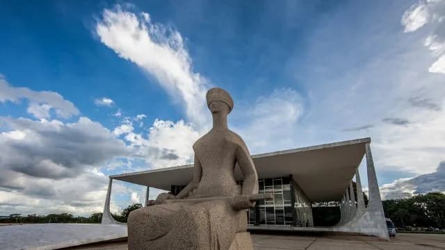 Brasil cai 6 posições no ranking de democracia da The Economist