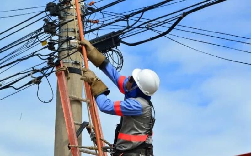 Veja quais bairros de Manaus terão fornecimento de energia interrompido para manutenção no domingo (9)
