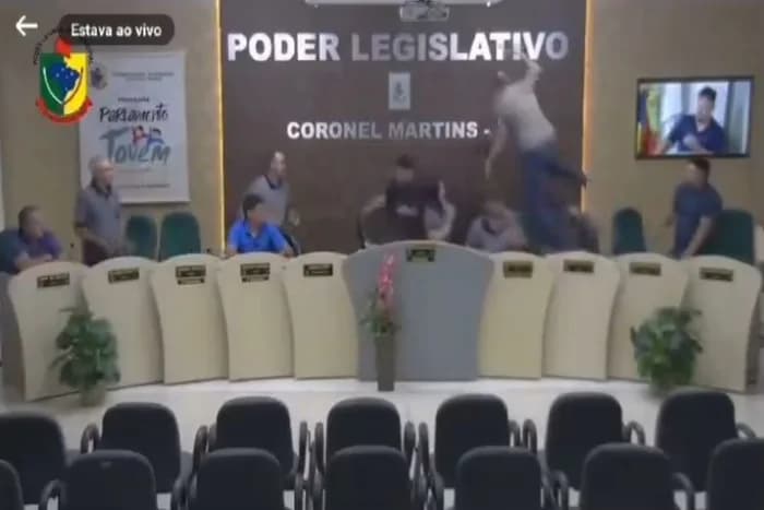 VÍDEO: &#8220;Cala a boca, baba-ovo&#8221;; sessão no interior de SC termina com confusão entre vereadores